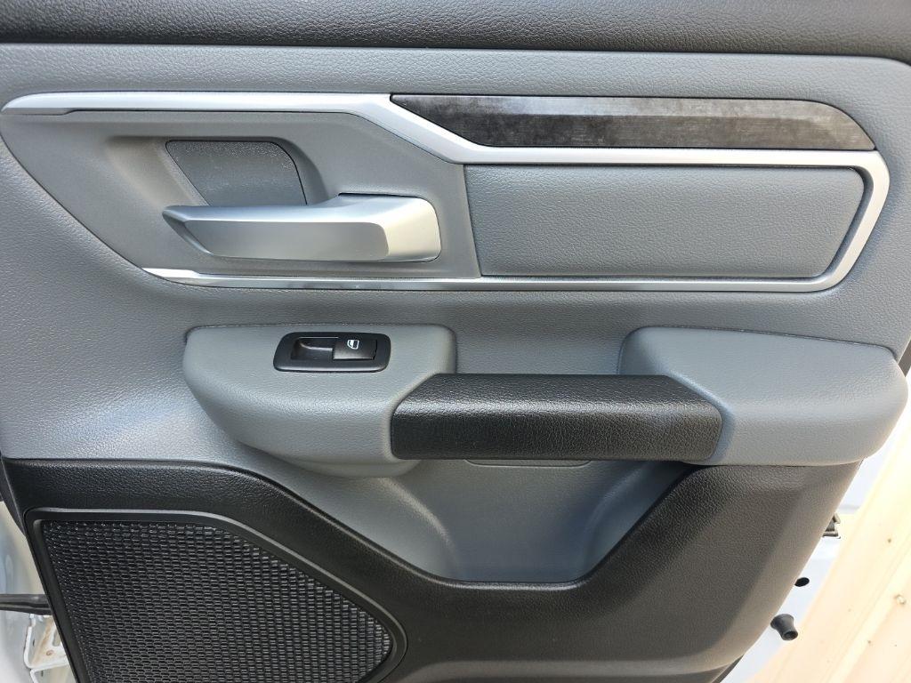 RAM 1500 Big Horn 4x4 Quad Cab 6'4" Box 2020