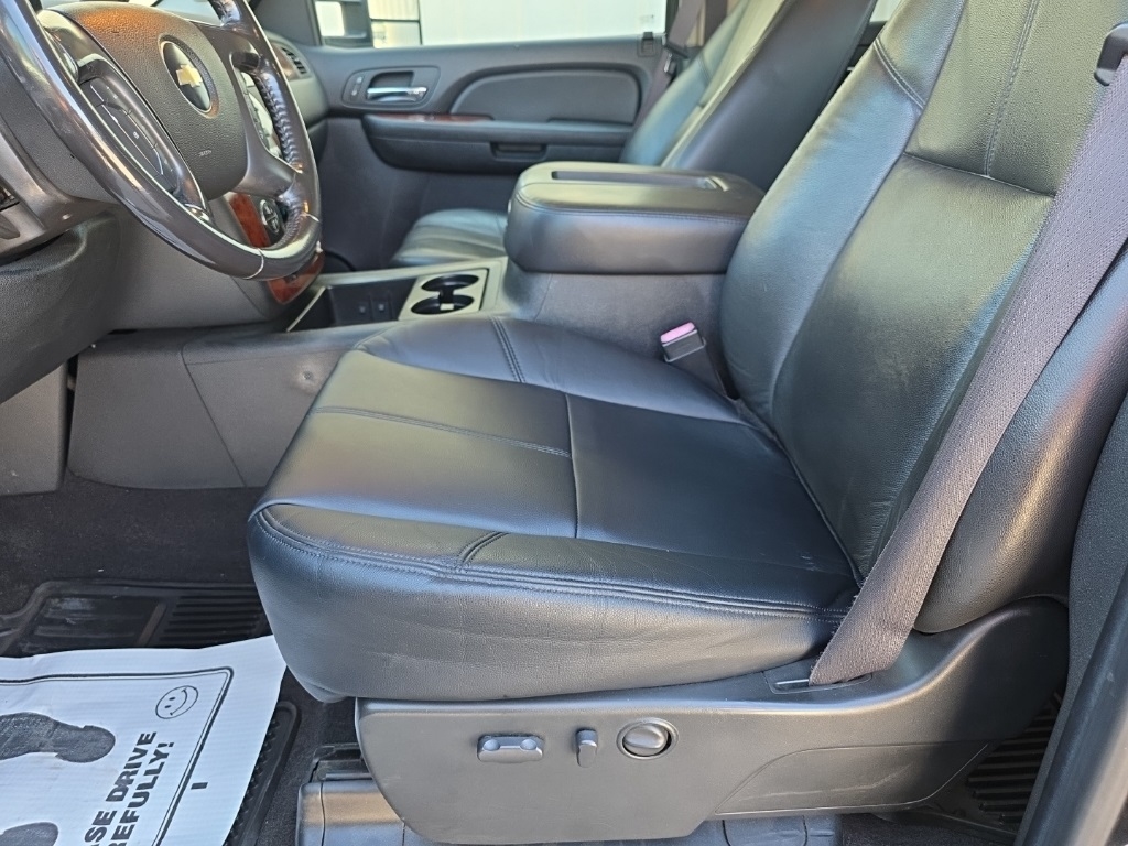 2009 Chevrolet Silverado 3500HD LTZ photo 2