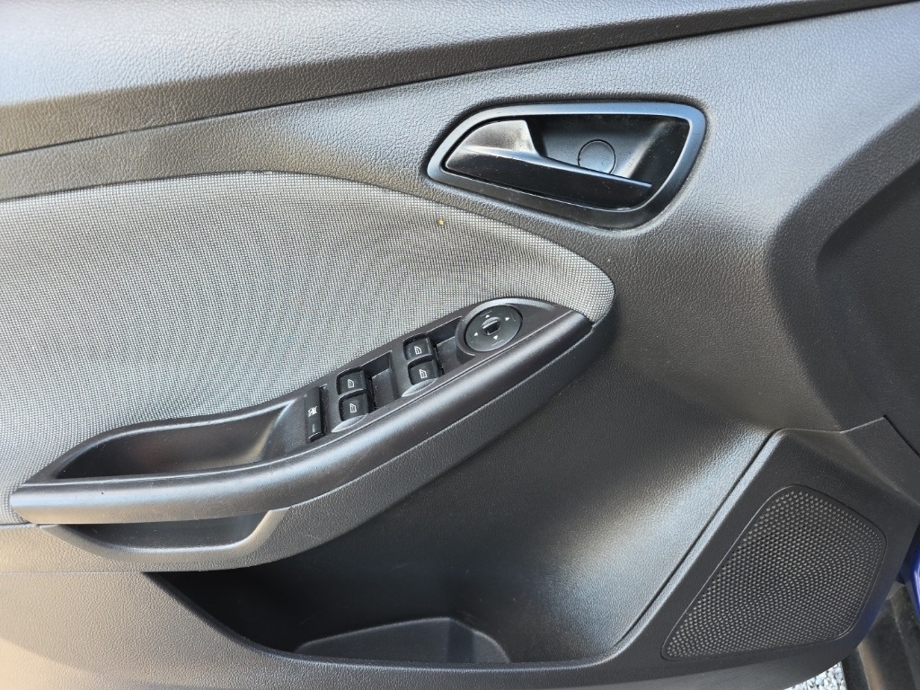 Ford Focus 4dr Sdn SE 2012 Ford Focus 4dr Sdn SE 2012