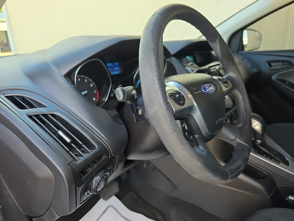 Ford Focus 4dr Sdn SE 2012 Ford Focus 4dr Sdn SE 2012