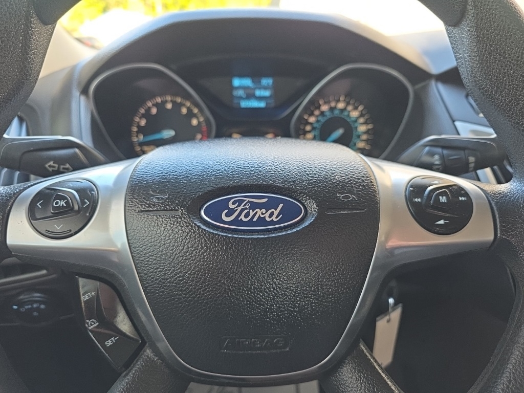 Ford Focus 4dr Sdn SE 2012 Ford Focus 4dr Sdn SE 2012