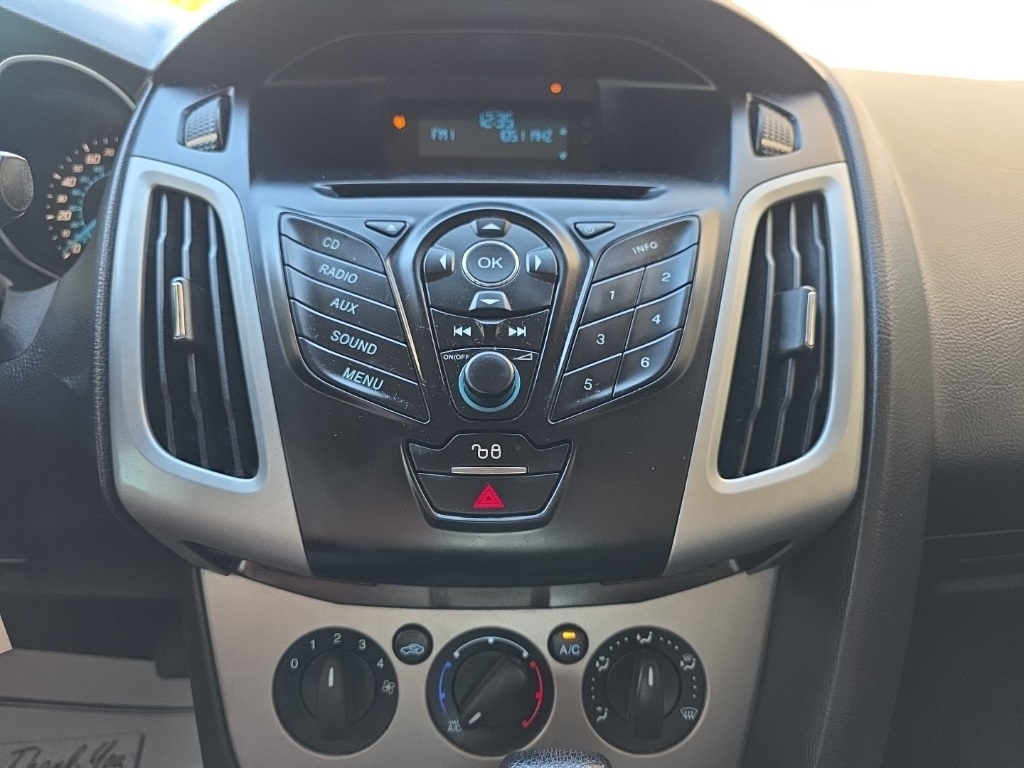 Ford Focus 4dr Sdn SE 2012 Ford Focus 4dr Sdn SE 2012