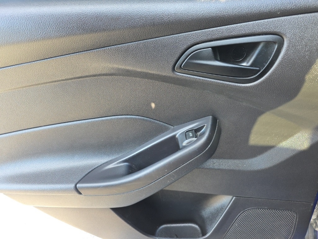 Ford Focus 4dr Sdn SE 2012 Ford Focus 4dr Sdn SE 2012