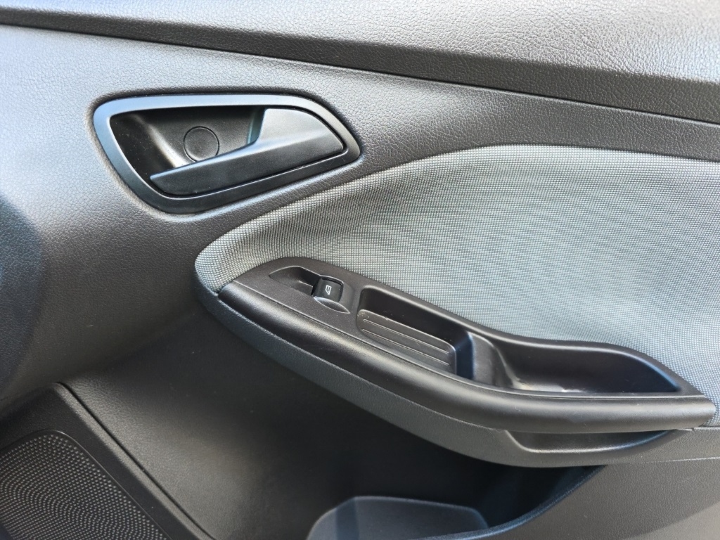 Ford Focus 4dr Sdn SE 2012 Ford Focus 4dr Sdn SE 2012