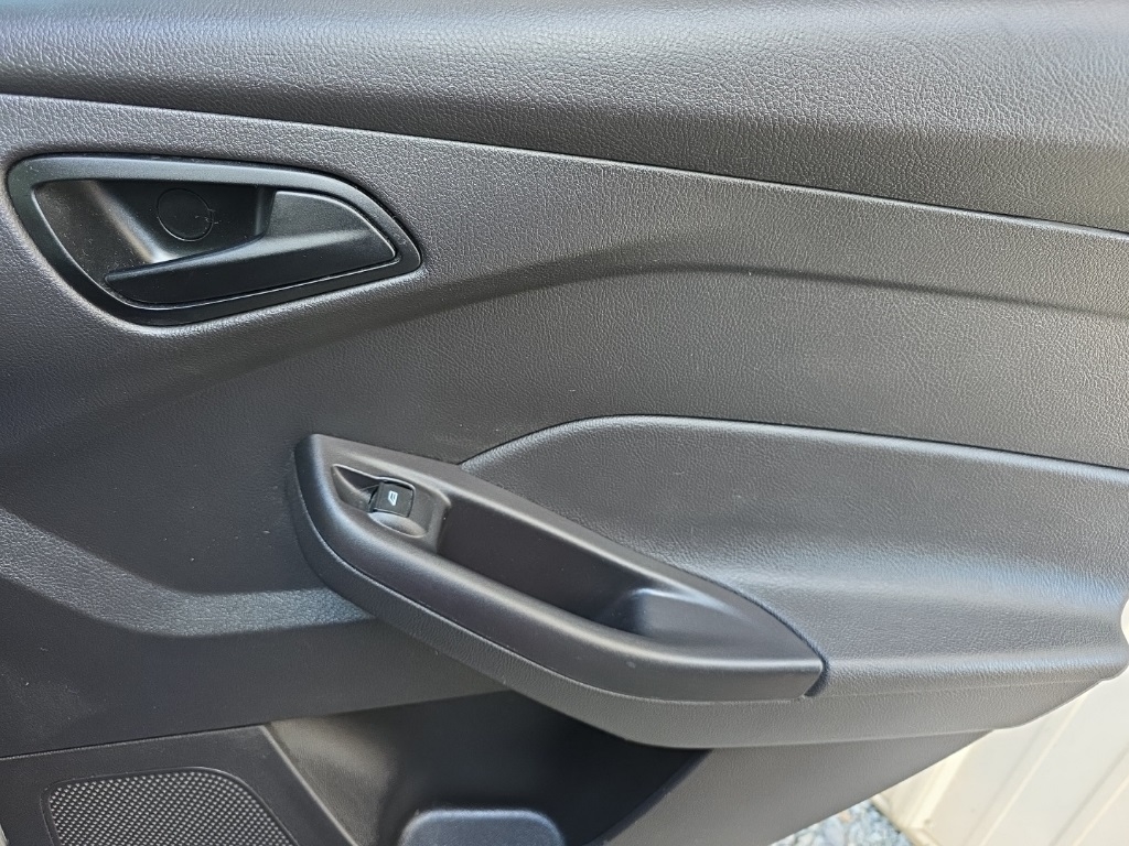 Ford Focus 4dr Sdn SE 2012 Ford Focus 4dr Sdn SE 2012