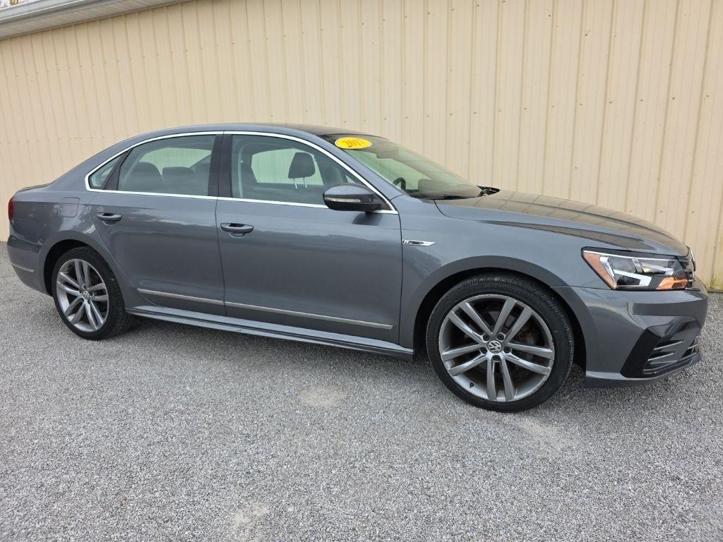 Volkswagen Passat R-Line w/Comfort Pkg Auto 2017