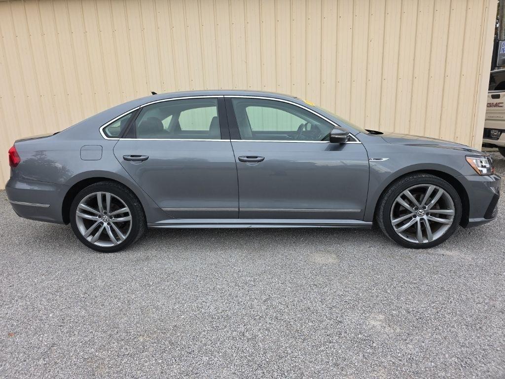 Volkswagen Passat R-Line w/Comfort Pkg Auto 2017