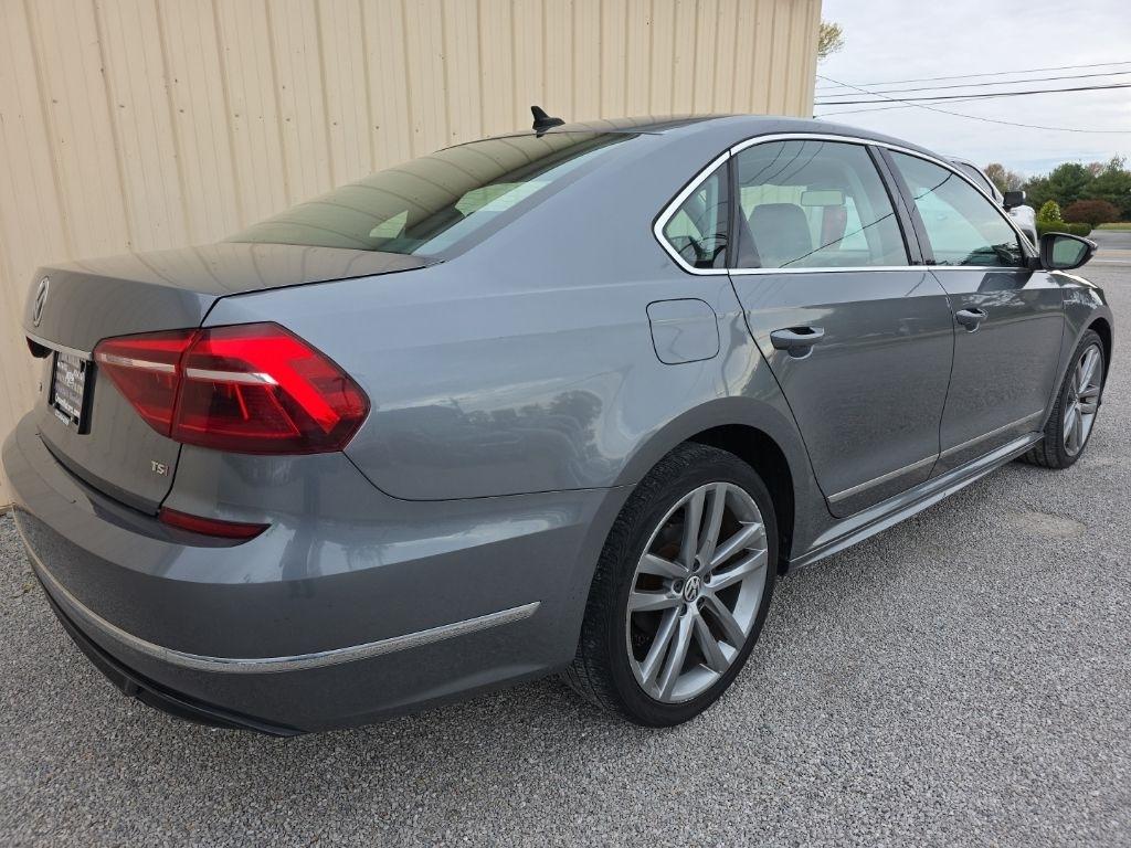 Volkswagen Passat R-Line w/Comfort Pkg Auto 2017