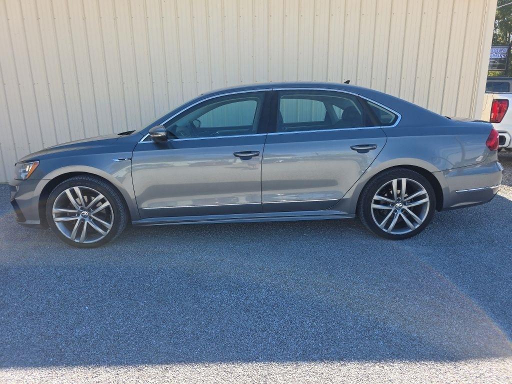 Volkswagen Passat R-Line w/Comfort Pkg Auto 2017