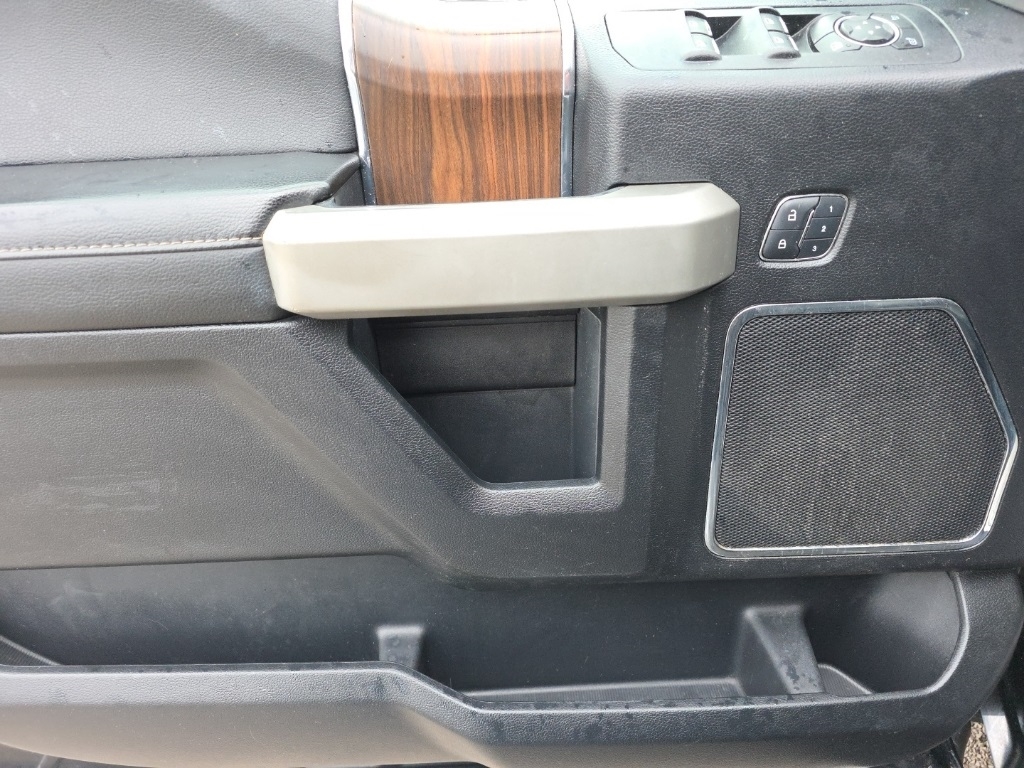 Ford F-150 King Ranch 4WD SuperCrew 5.5' Box 2017 Ford F-150 King Ranch 4WD SuperCrew 5.5' Box 2017