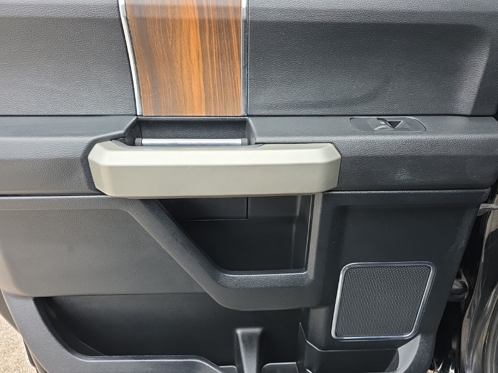 Ford F-150 King Ranch 4WD SuperCrew 5.5' Box 2017 Ford F-150 King Ranch 4WD SuperCrew 5.5' Box 2017