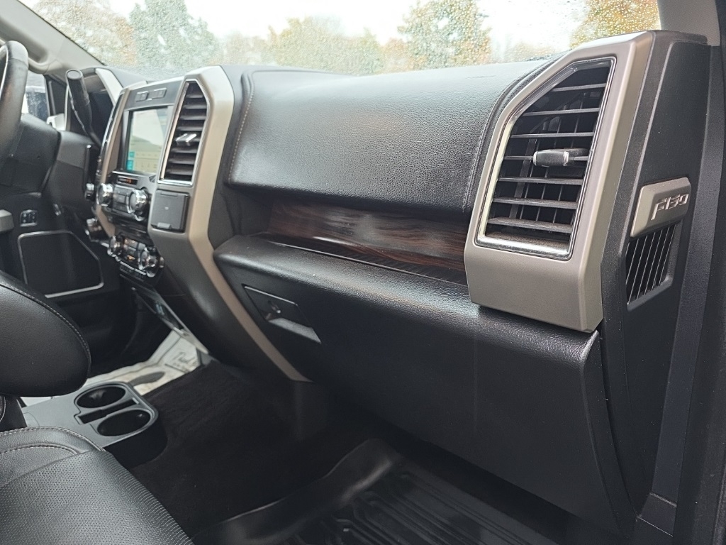 Ford F-150 King Ranch 4WD SuperCrew 5.5' Box 2017 Ford F-150 King Ranch 4WD SuperCrew 5.5' Box 2017