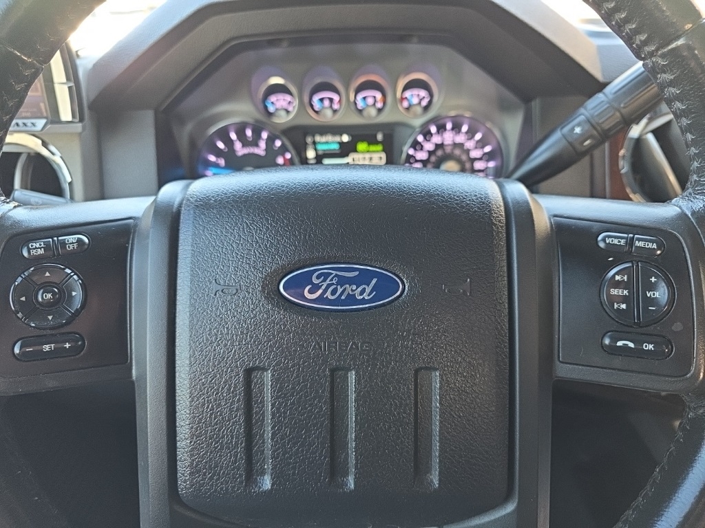 Ford F-350 SD Lariat Crew Cab 4WD 2011