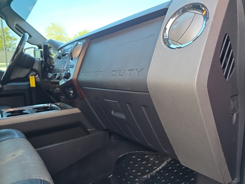 Ford F-350 SD Lariat Crew Cab 4WD 2011