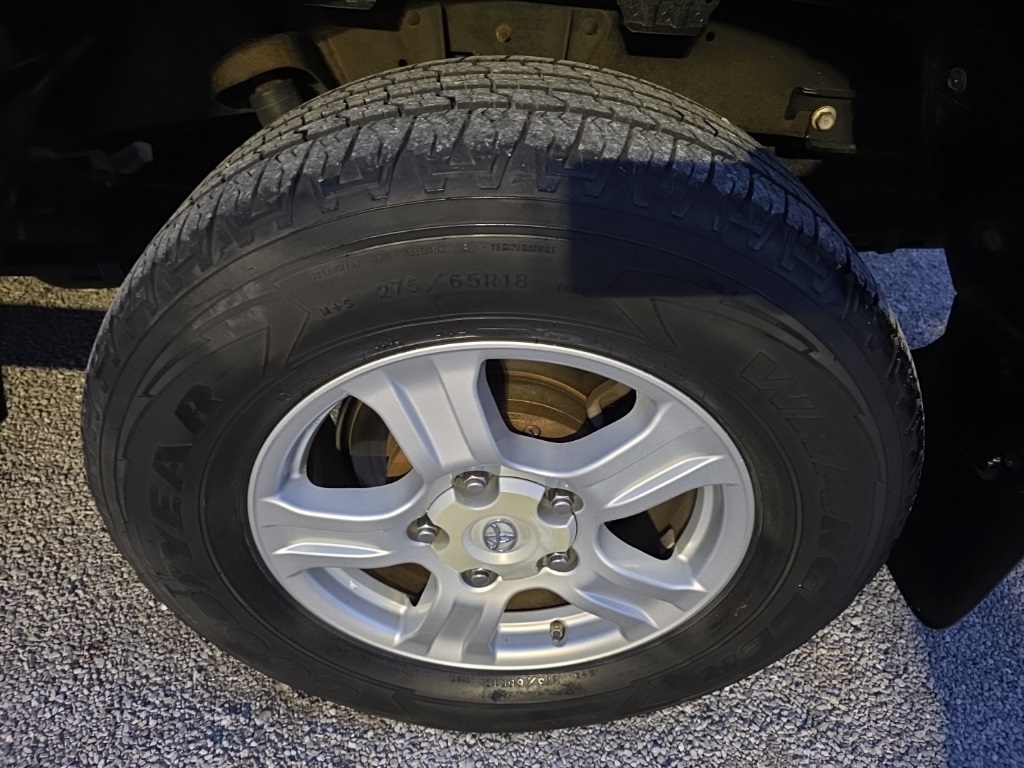 Toyota Tundra 2WD Truck CrewMax 5.7L V8 6-Spd AT (Natl) 2013