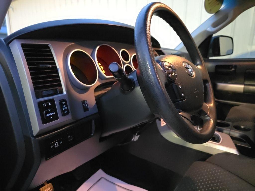 Toyota Tundra 2WD Truck CrewMax 5.7L V8 6-Spd AT (Natl) 2013