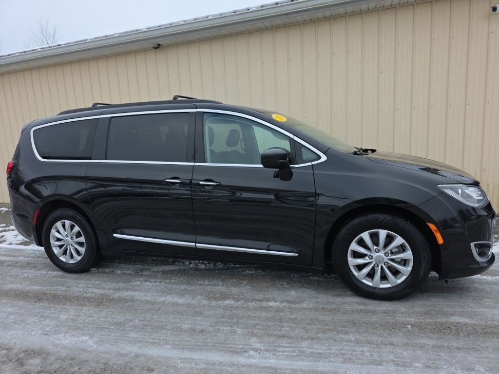 Chrysler Pacifica Touring-L FWD 2017