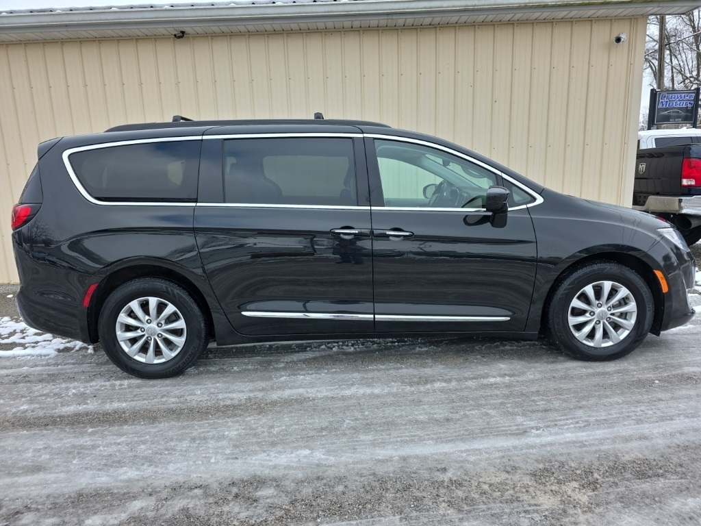 Chrysler Pacifica Touring-L FWD 2017