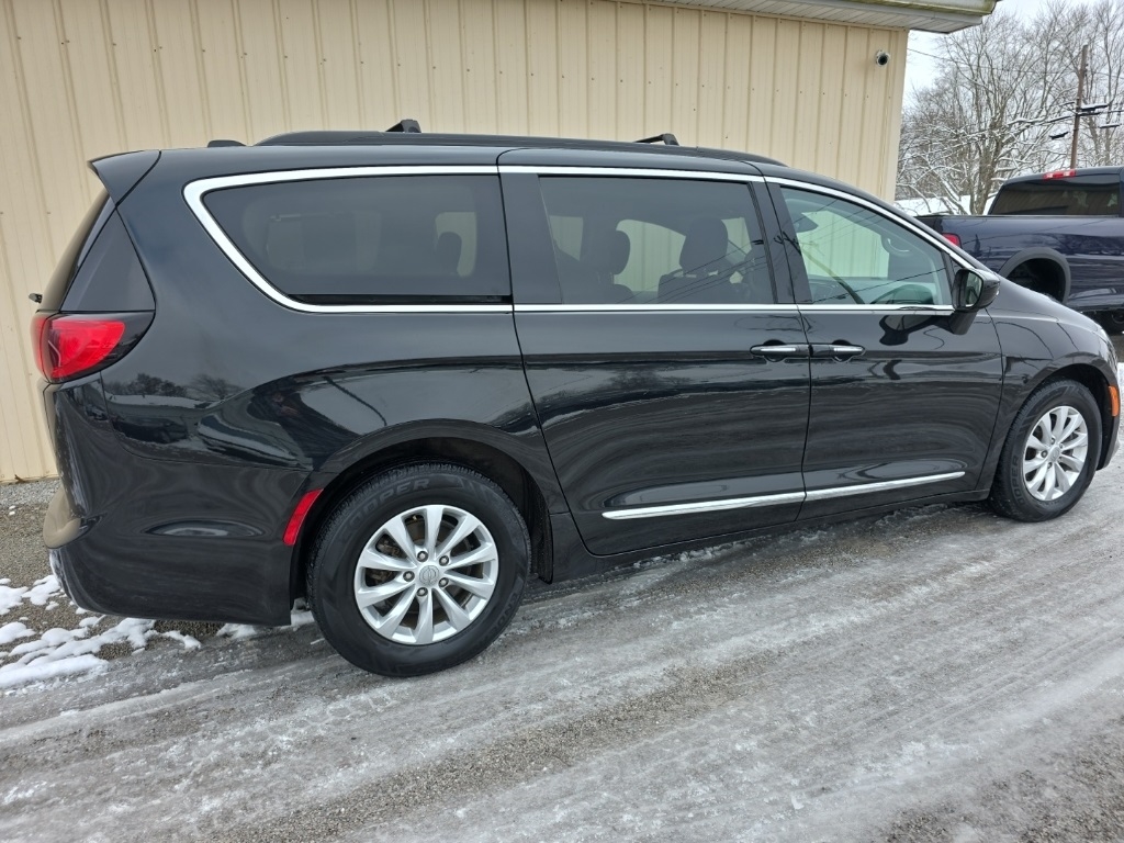 Chrysler Pacifica Touring-L FWD 2017