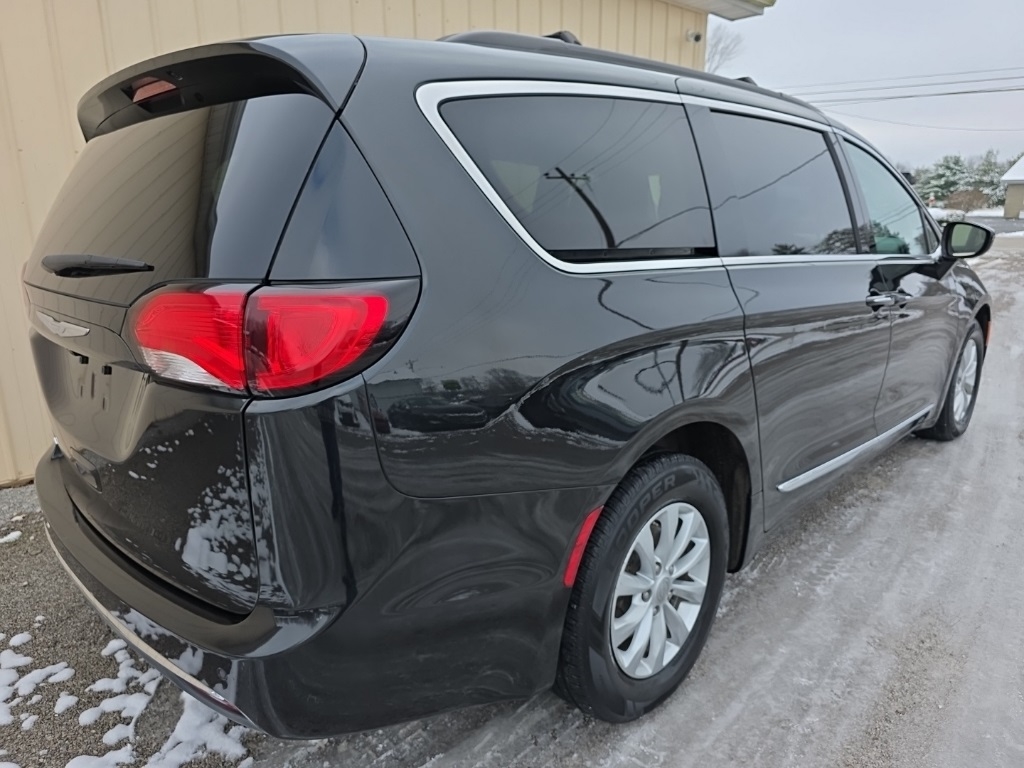 Chrysler Pacifica Touring-L FWD 2017