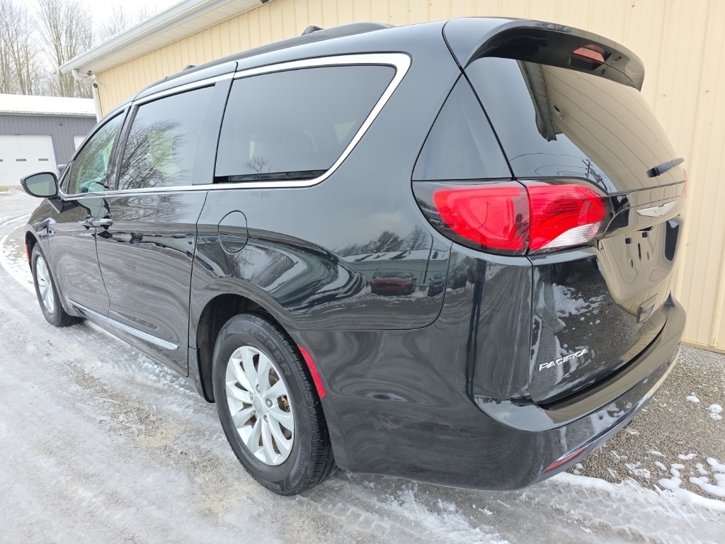 Chrysler Pacifica Touring-L FWD 2017
