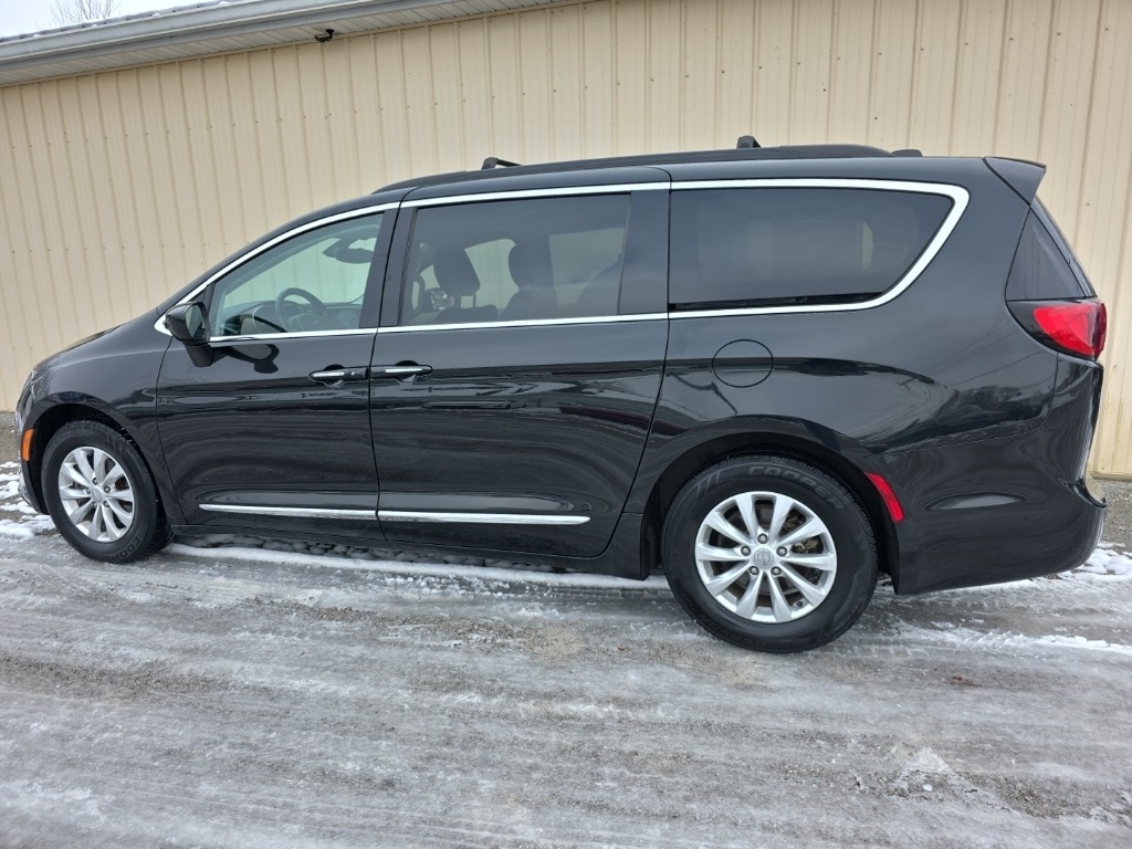 Chrysler Pacifica Touring-L FWD 2017