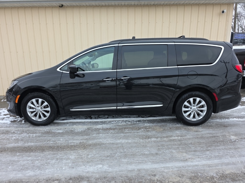 Chrysler Pacifica Touring-L FWD 2017