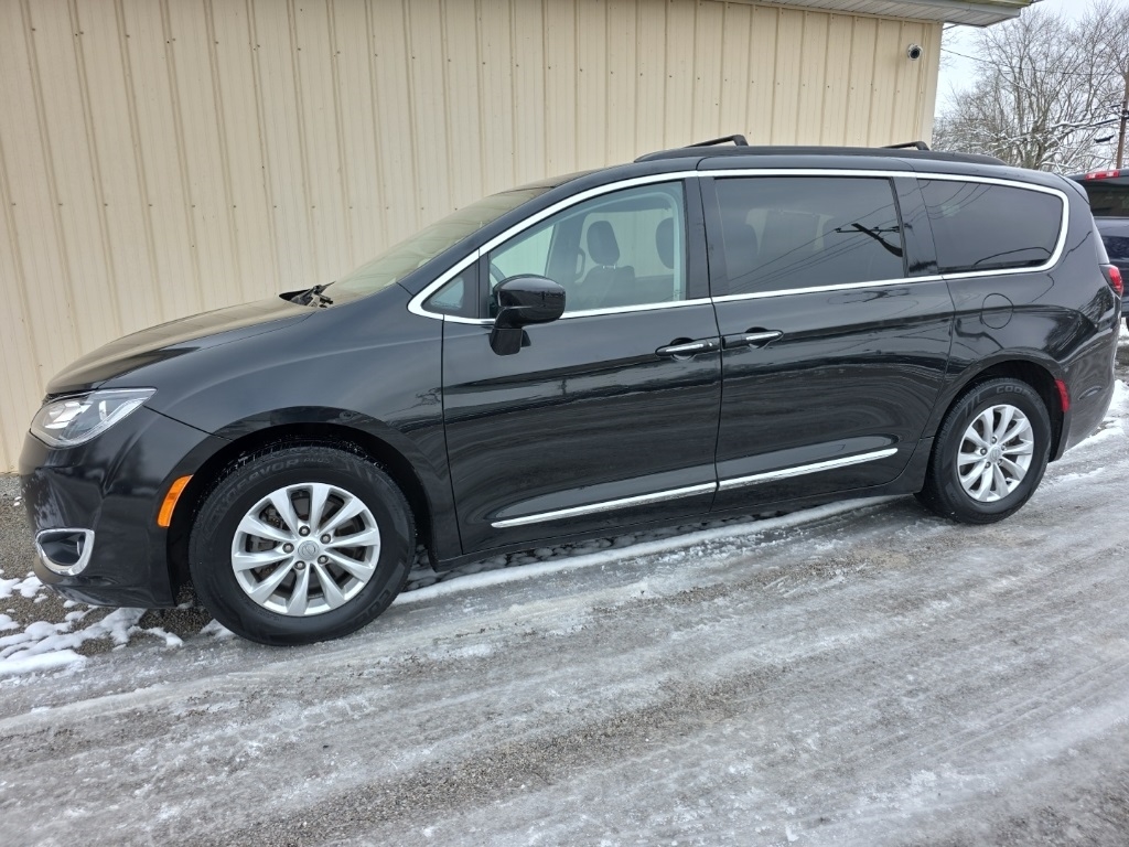 Chrysler Pacifica Touring-L FWD 2017