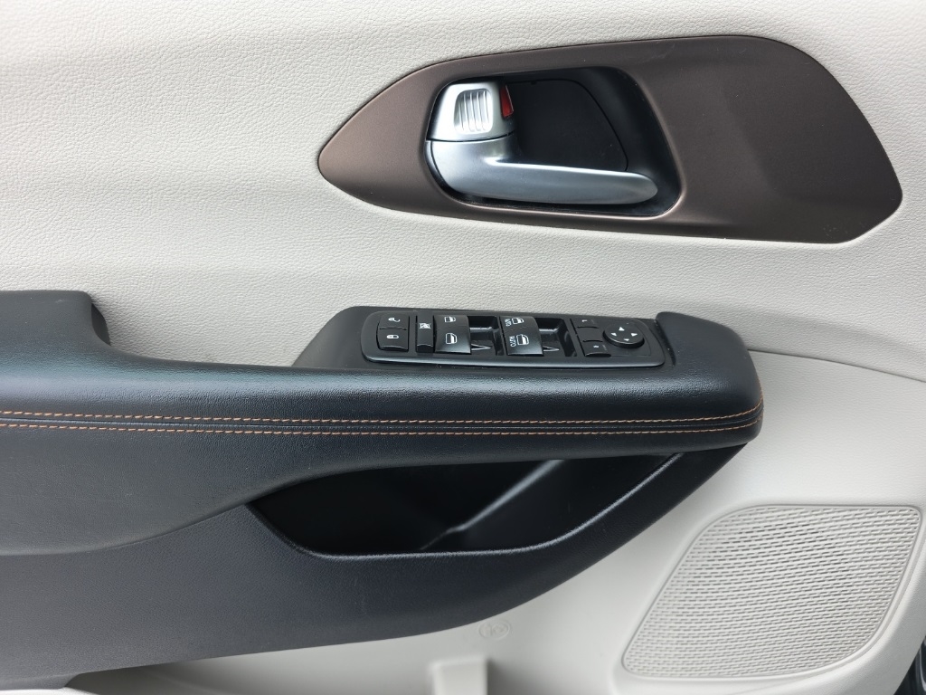 Chrysler Pacifica Touring-L FWD 2017