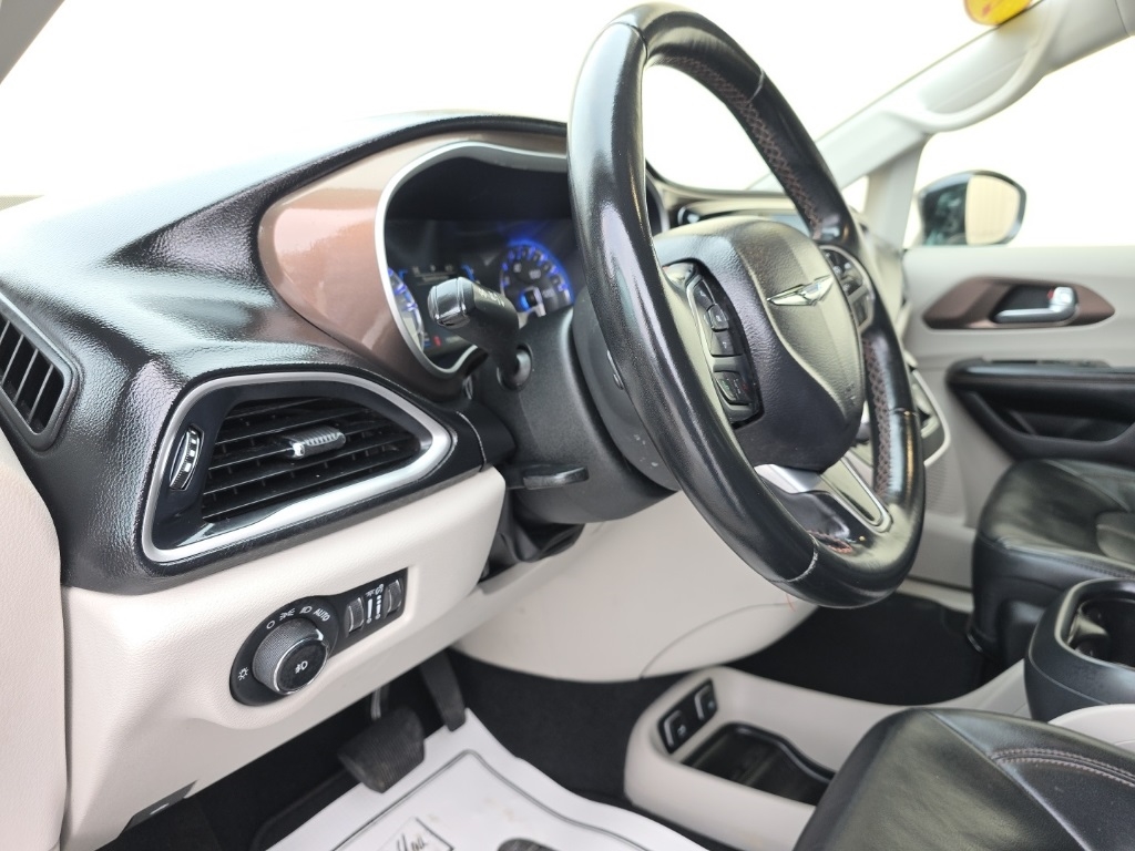 Chrysler Pacifica Touring-L FWD 2017