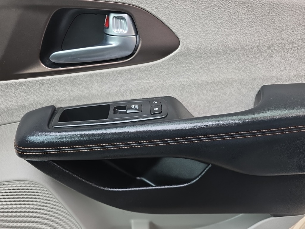 Chrysler Pacifica Touring-L FWD 2017