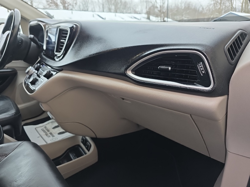 Chrysler Pacifica Touring-L FWD 2017