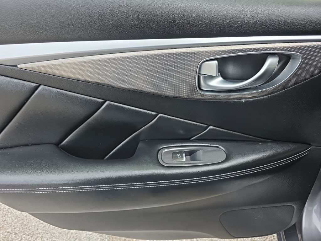 Infiniti Q50 4dr Sdn Premium RWD 2015