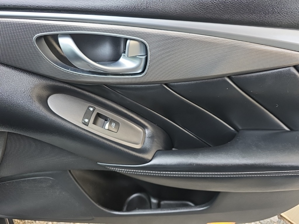 Infiniti Q50 4dr Sdn Premium RWD 2015