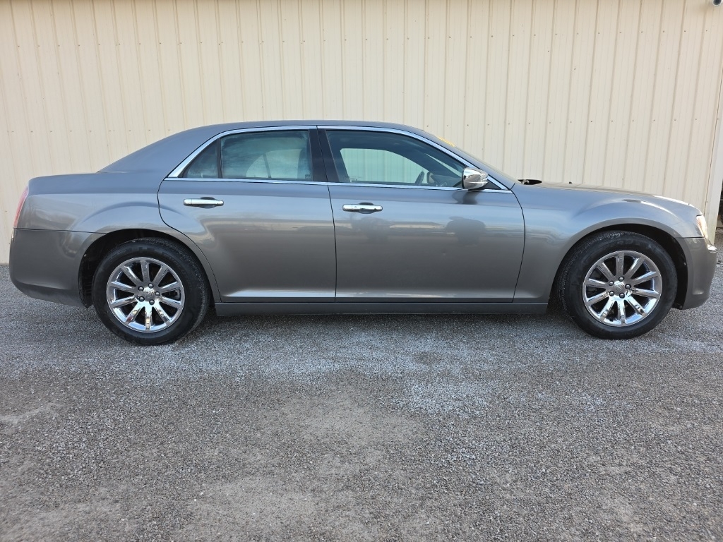 Chrysler 300 4dr Sdn Limited RWD 2011