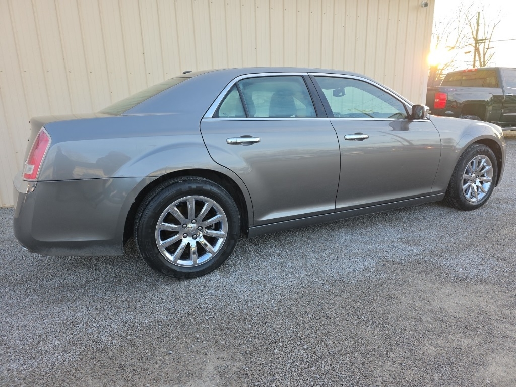 Chrysler 300 4dr Sdn Limited RWD 2011