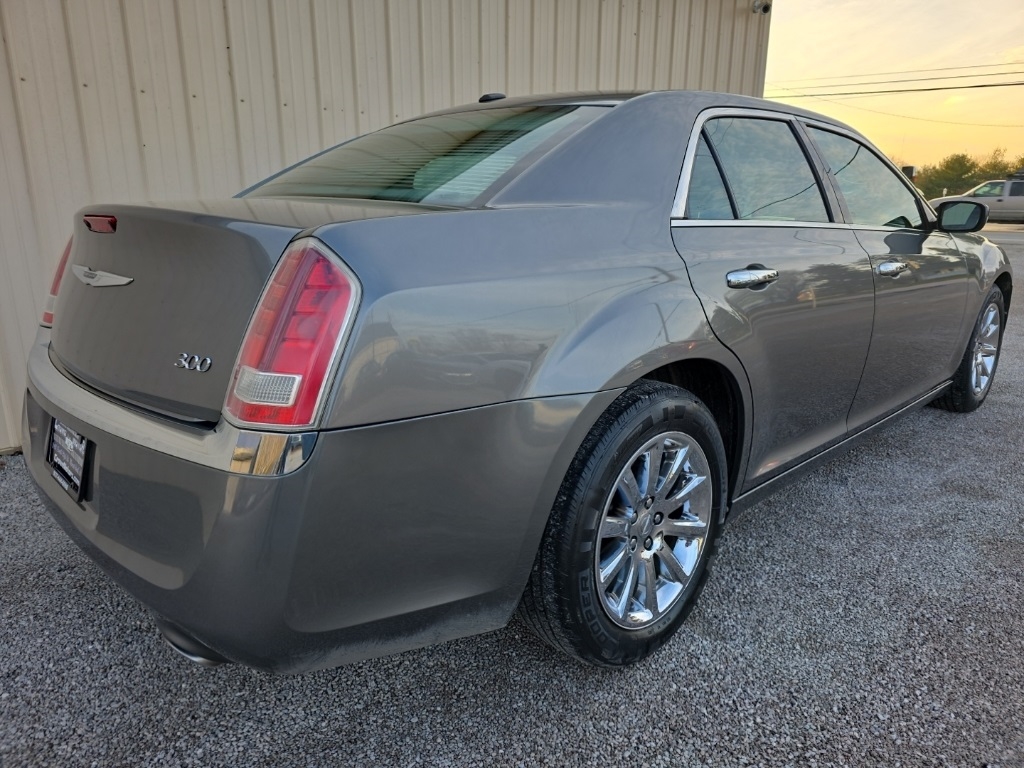 Chrysler 300 4dr Sdn Limited RWD 2011