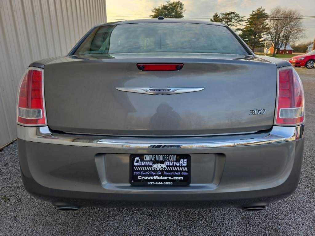 Chrysler 300 4dr Sdn Limited RWD 2011