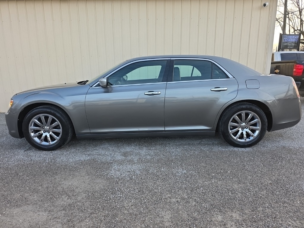 Chrysler 300 4dr Sdn Limited RWD 2011