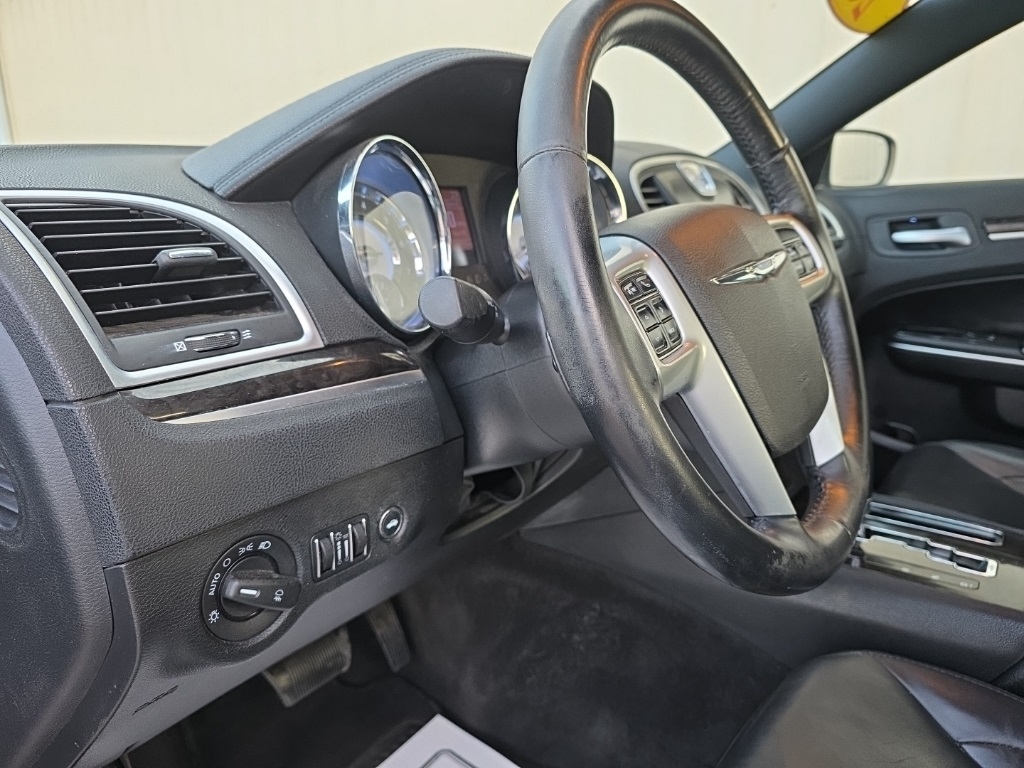 Chrysler 300 4dr Sdn Limited RWD 2011