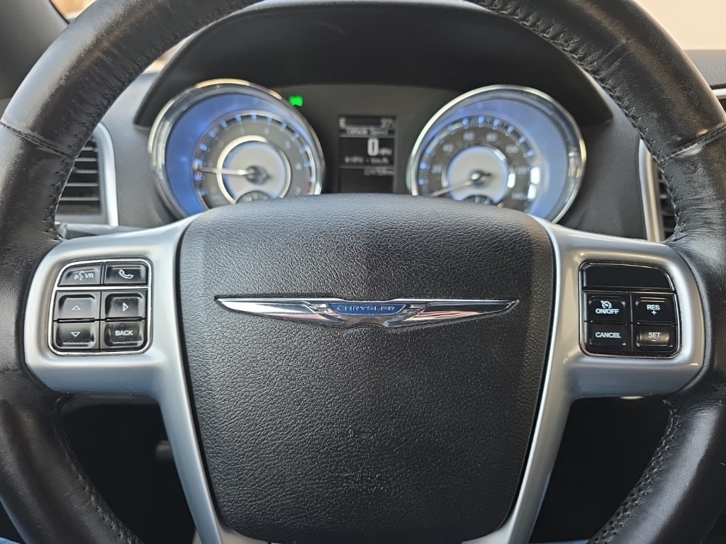 Chrysler 300 4dr Sdn Limited RWD 2011