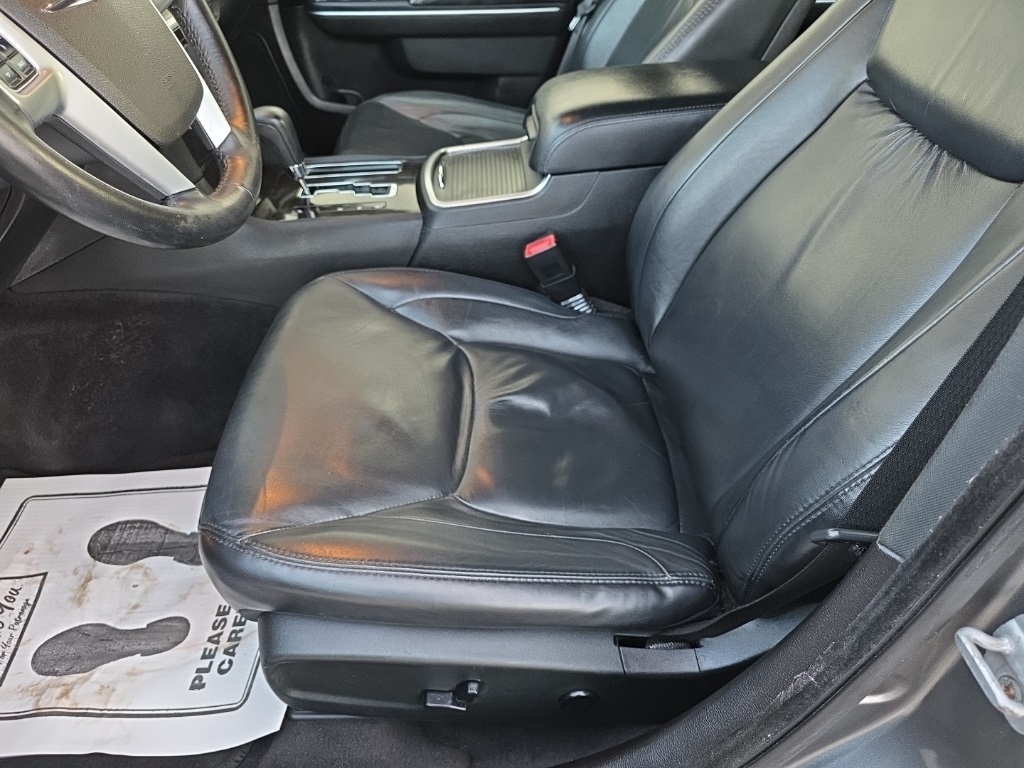 Chrysler 300 4dr Sdn Limited RWD 2011