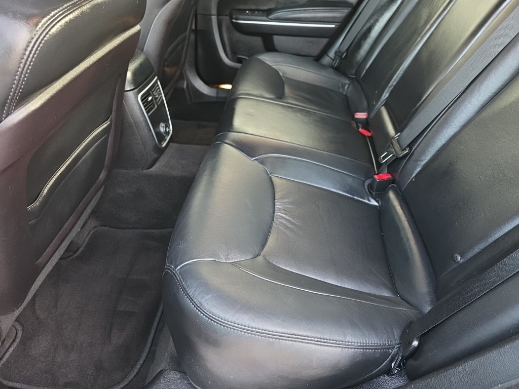 Chrysler 300 4dr Sdn Limited RWD 2011