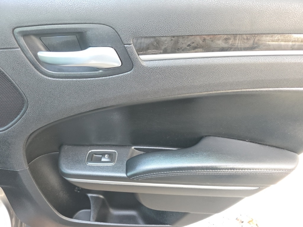 Chrysler 300 4dr Sdn Limited RWD 2011