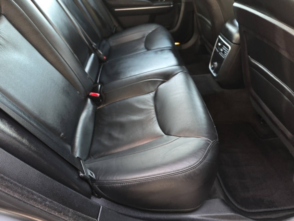 Chrysler 300 4dr Sdn Limited RWD 2011