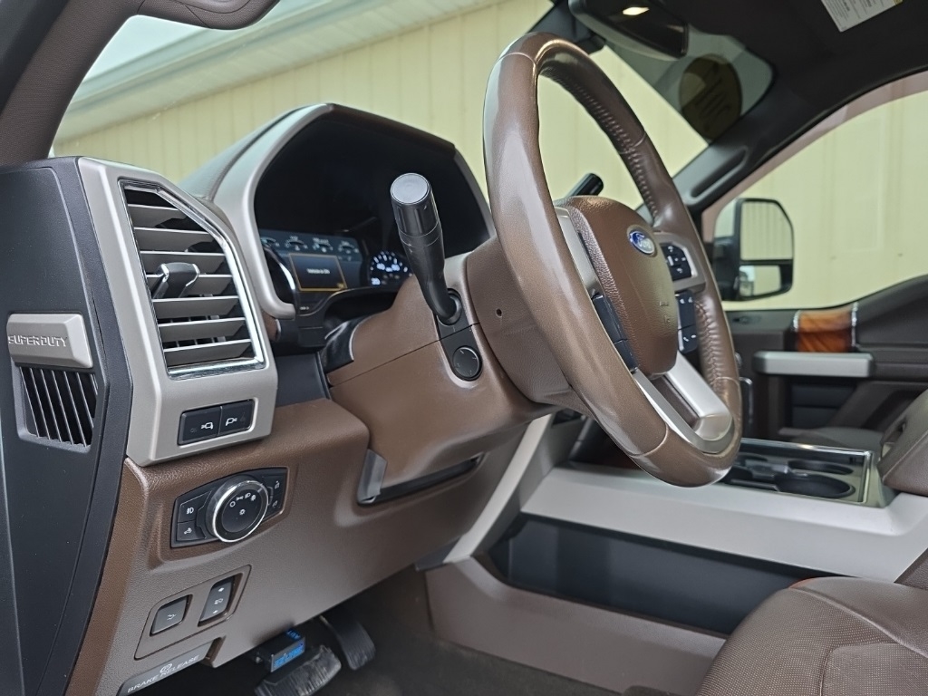 Ford F-350 SD King Ranch Crew Cab Long Bed DRW 4WD 2017