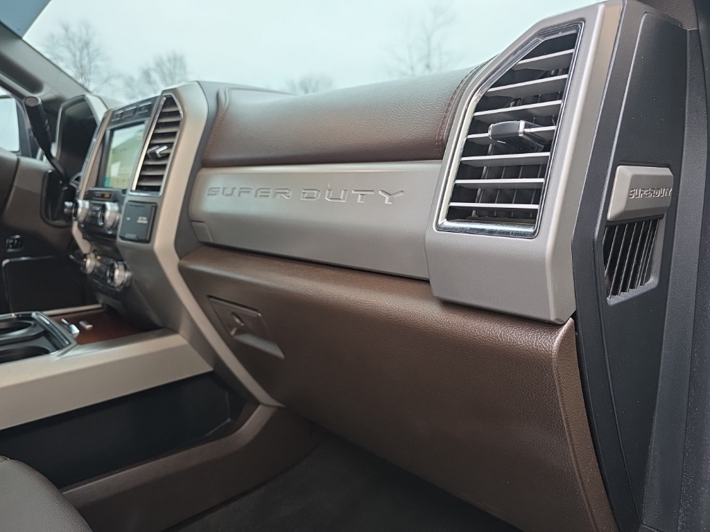 Ford F-350 SD King Ranch Crew Cab Long Bed DRW 4WD 2017