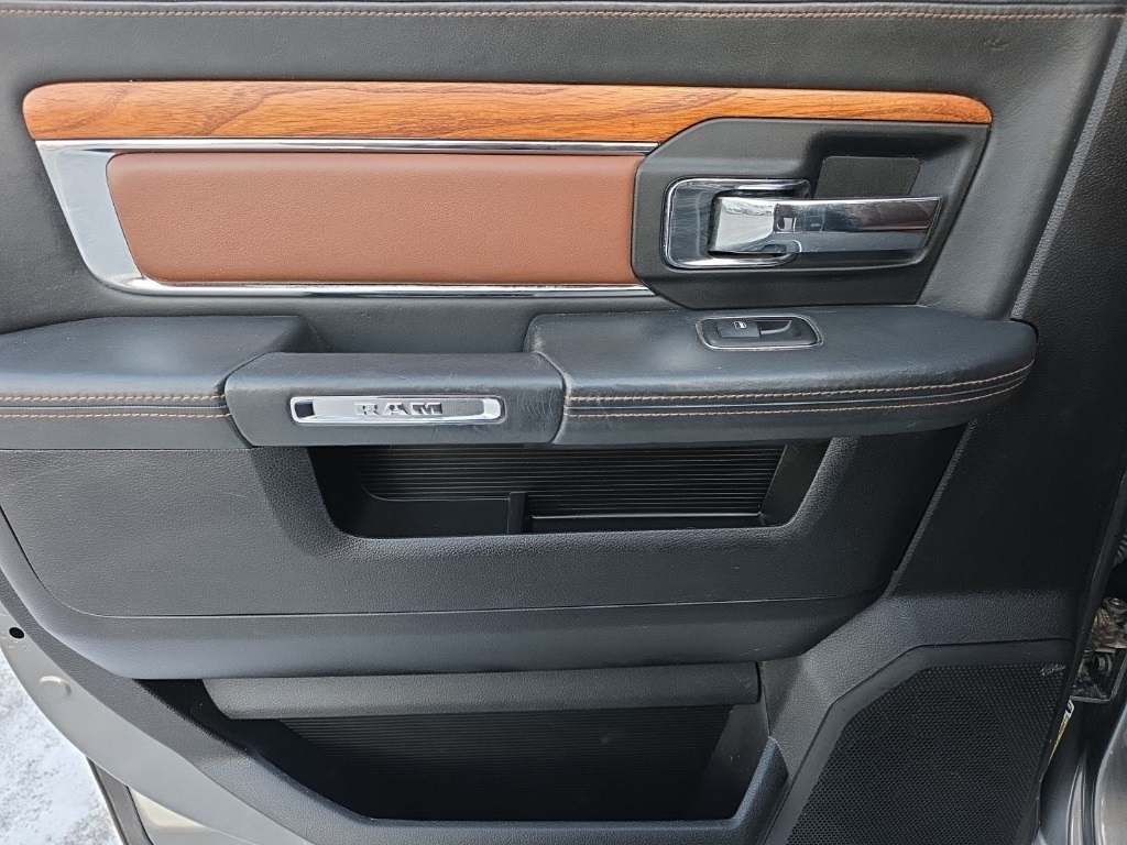 RAM 1500 4WD Crew Cab 140.5" Laramie Longhorn 2013