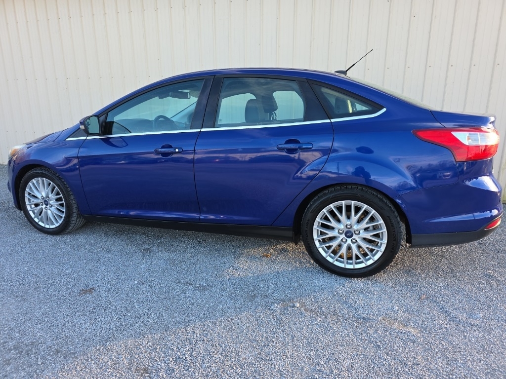 Ford Focus 4dr Sdn SEL 2012