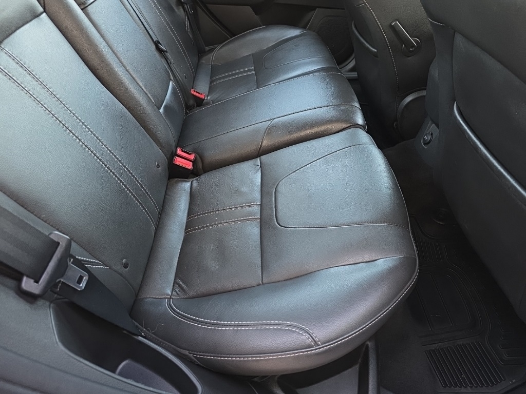 Ford Focus 4dr Sdn SEL 2012